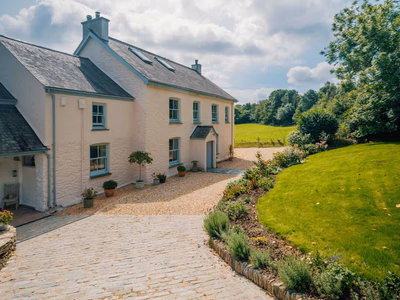 Side elevation showing landscaped gardens and modern outbuilding