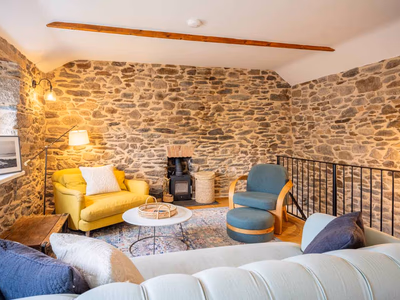 Stone interior with structural columns