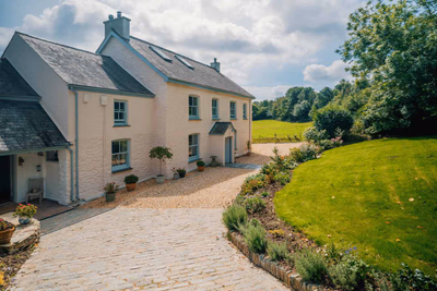 Side elevation showing landscaped gardens and modern outbuilding